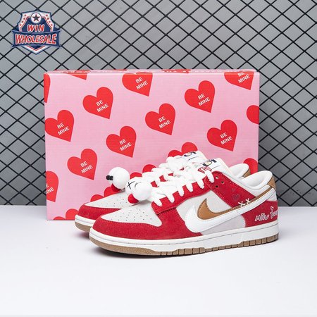 Nike Dunk Low SE Merry Christmas DO9457-112 Unisex
